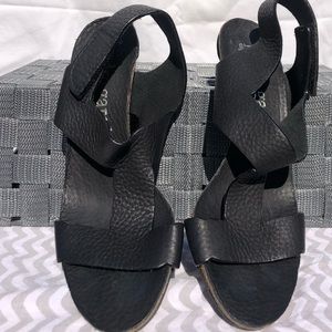Pedro Garcia 37 1/2 7.5 black leather heels sandals